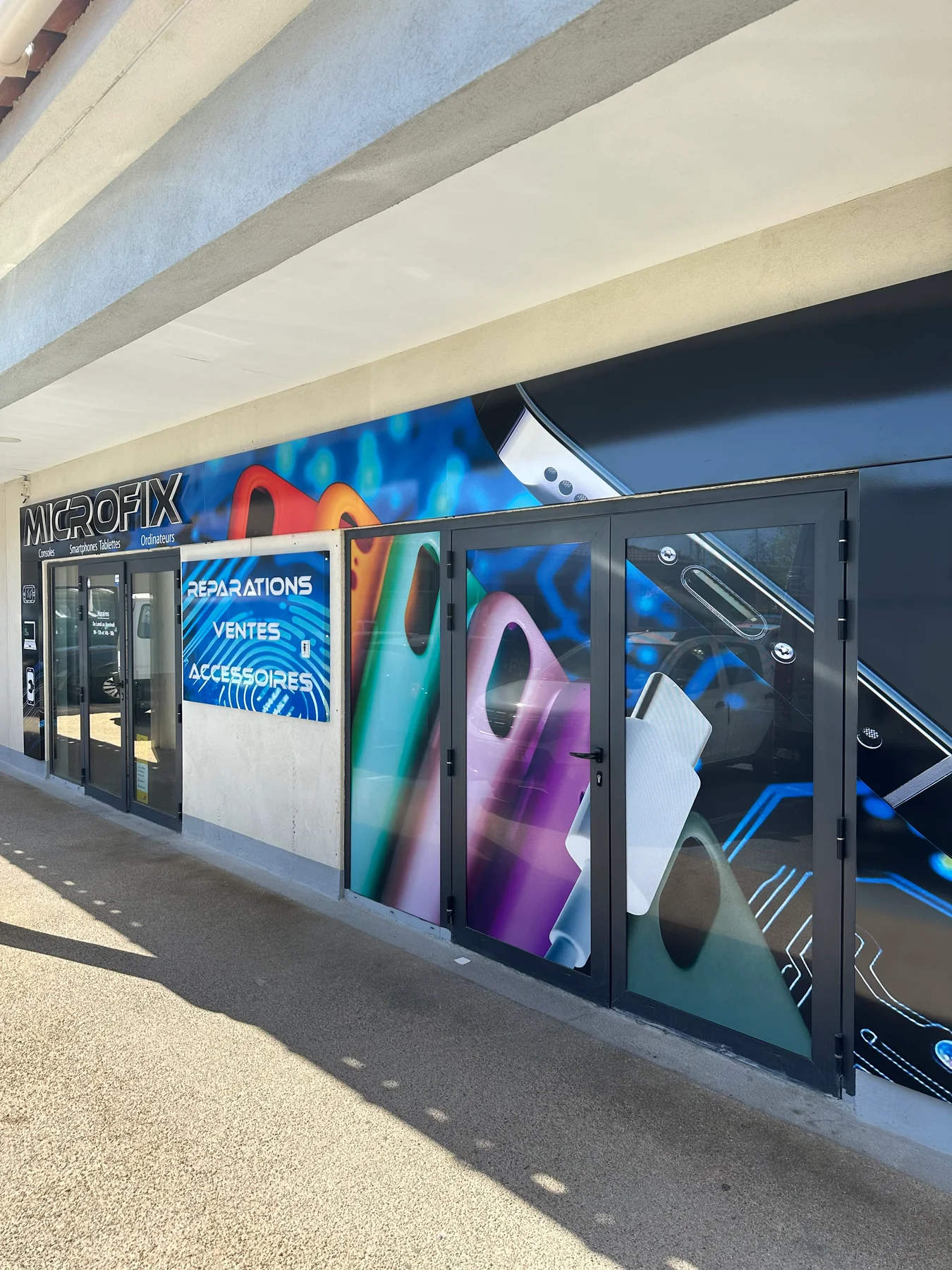 La façade de la boutique Microfix en activité à Ceyreste
